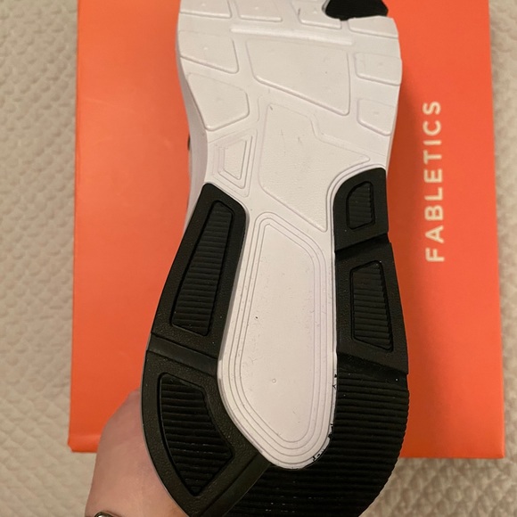 Fabletics - Echo Performance Sneaker - Picture 5 of 7